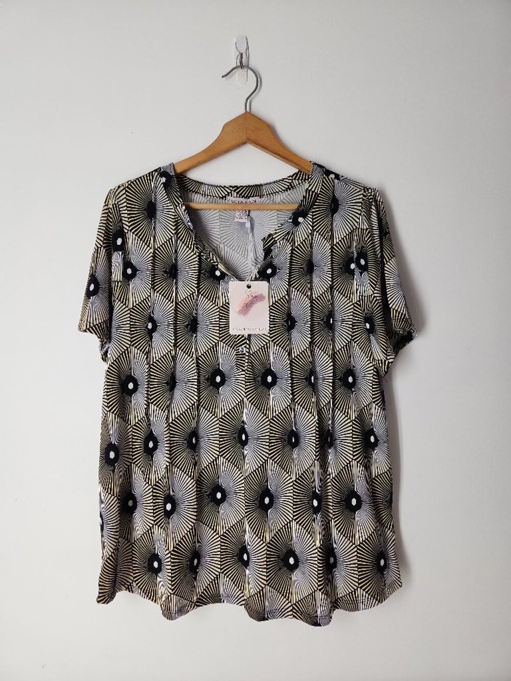 NWT Carolyn Taylor short-sleeve geometric print blouse top XL pintucks placket